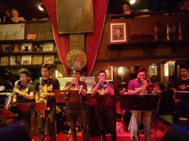 Saxophone Pub and Restaurant_3